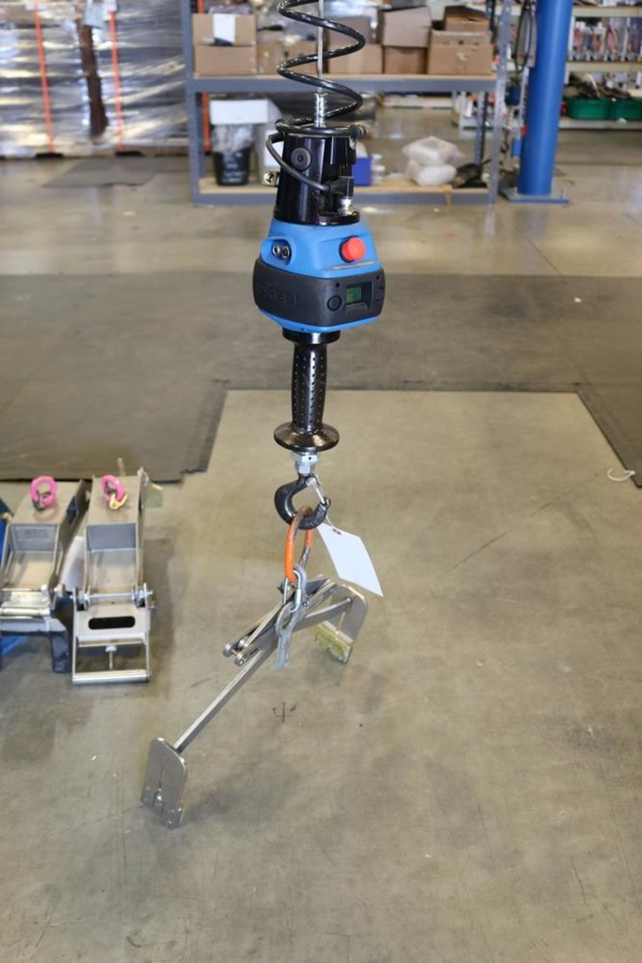 Gorbel 500 lb Capacity Electric Lift Set Up For Battery Lifting Swivel Base w/ Battery Lift - Image 4 of 9