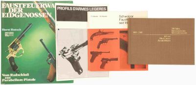 Konvolut von 2 Büchern und 2 Heften über Schweizer Waffen