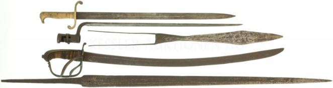 Konvolut 5 Klingen, Bajonette, Seitengewehre