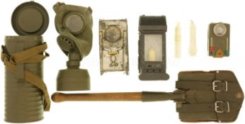 Konvolut von 2 Laternen, Gasmaske und Taschenlampe