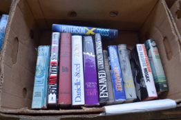 Mixed lot of twelve modern fiction books (533A)