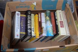Mixed lot of twelve modern fiction books (529B)
