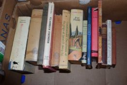 Mixed lot of fourteen history related books (398B)