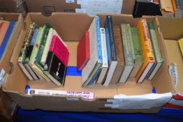 Mixed lot of twenty gardens and gardening interest related books (495A)