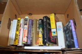 Mixed lot of twelve modern fiction books (530A)