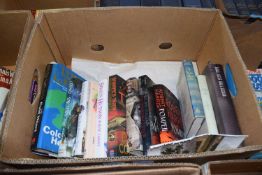 Mixed lot of twelve modern fiction books (530B)