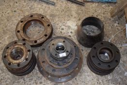 Mixed quantity of threaded steel pipe flanges