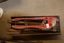 Mixed lot of various heavy duty chisels etc