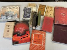 Mixed Lot: 16 music related books - reference 298