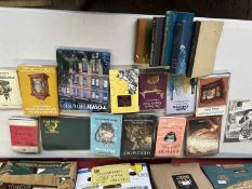 Mixed lot of approx 18 art and antiques interest books - reference 311