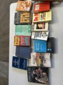 Box of mixed psychology interest books, approx 12 in total - Ref: 748A