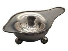 Teesieb mit Untersetzer