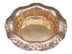 Tiffany, Schale mit gewellter Fahne