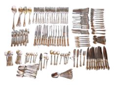 Umfangreiches Besteck „Dresdner Barock“ für zwölf Personen