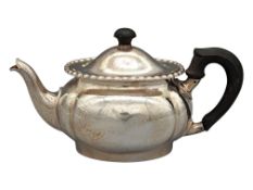 Silberne Teekanne