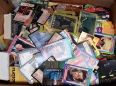 Trade cards, a vast accumulation of modern trading cards, many different issuers & series, noted