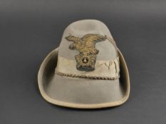 Chapeau de grande tenue de lieutenant du 4eme Regiment des Chasseurs Alpins italien. LieutenantÕs ha