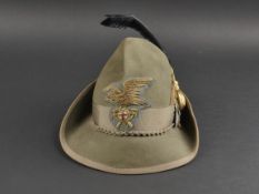 Chapeau de grande tenue de medecin-colonel des Chasseurs Alpins italien. Doctor-Colonel of the Itali