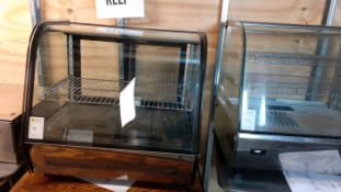 Heated display cabinet