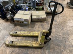 Narrow Bulldog 2.5 ton Pallet Truck
