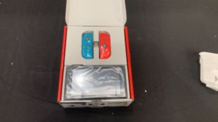 NINTENDO SWITCH NEON + MARIO KART 8 BUND