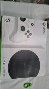 XBOX SERIES S CONSOLE AND FIFA 23 GAME B