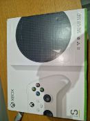 XBOX SERIES S CONSOLE AND FIFA 23 GAME B