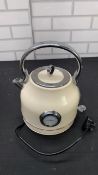 EGL RETRO KETTLE - CREAM