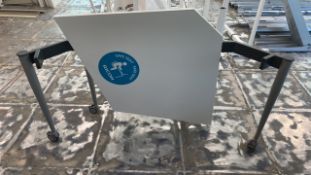 Kite Mobile Desk