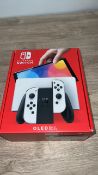 NINTENDO SWITCH CONSOLE OLED WHITE