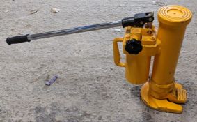 Midland Pallet Trucks - Manual Hydraulic Toe Jack 10 Tonne