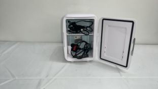 RUSSELL HOBBS 4L MINI COMPACT COOLER WHT