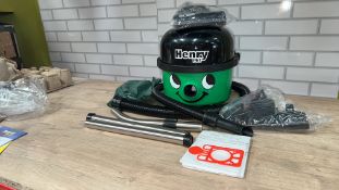 NUMATIC HENRY PET CYLINDER VACUUM CLEAN
