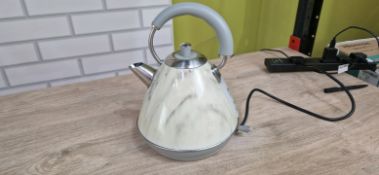 EGL CLASSIC PYRAMID KETTLE - MARBLE