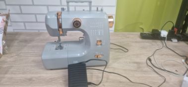 EGL SEWING MACHINE WITH ACCESSORY KIT