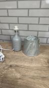 RIBBED TABLE LAMP 26CM GREY