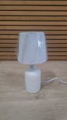 RIBBED TABLE LAMP 26CM WHITE
