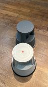 2x Kick stools