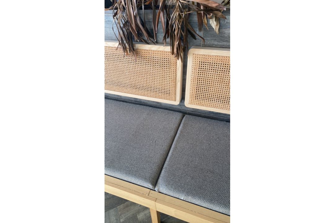 Restaurant Seating Area - Image 5 of 5