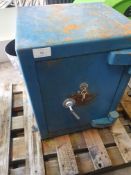 Commercial Safe With x2 Keys