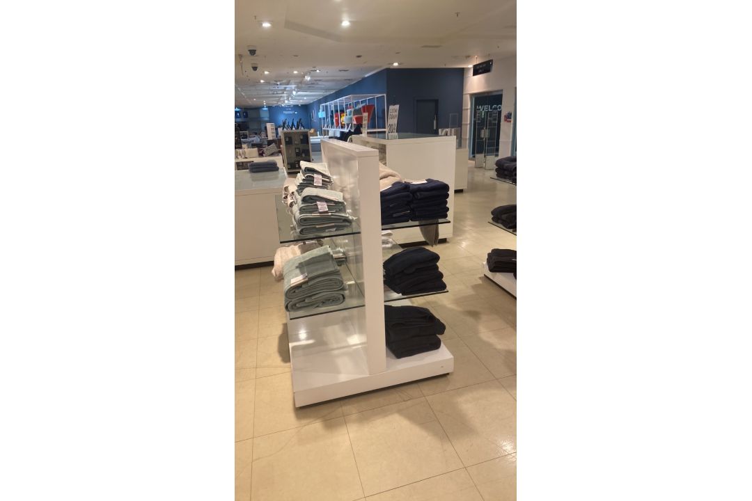 Retail Stand Glass/Wood On Castors x5 - Image 3 of 4