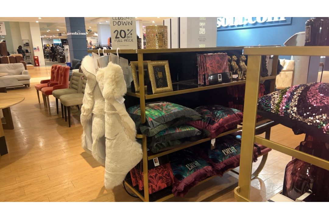 Quantity Of Display Units - Image 2 of 3