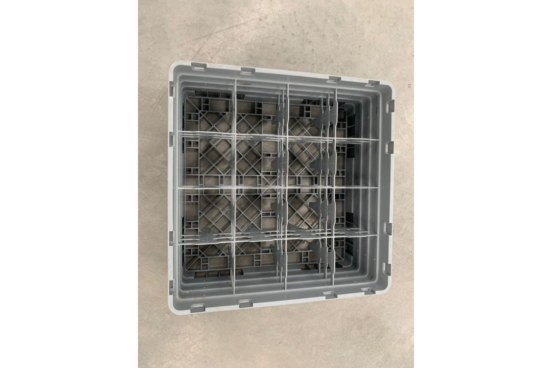 Set of 4 Cambro Three Heights Washing Baskets 16 Comp - Image 3 of 3