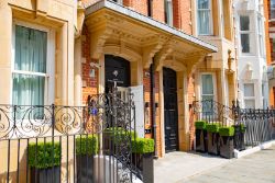 Entire Contents Of An Award Winning 5 Star Aparthotel Residence Offering Luxury Serviced Apartments In Chelsea