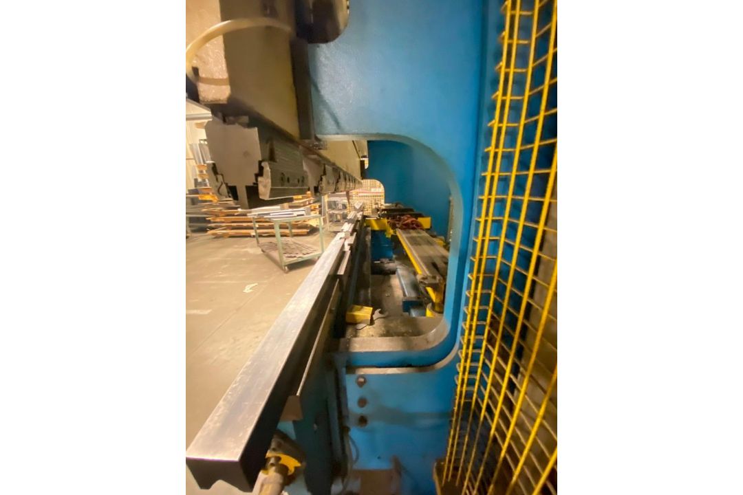 GASPARINI PBS 105 PRESS BRAKE; 110 TON X 10'; DELEM 65 CNC CONTROL - Image 9 of 13