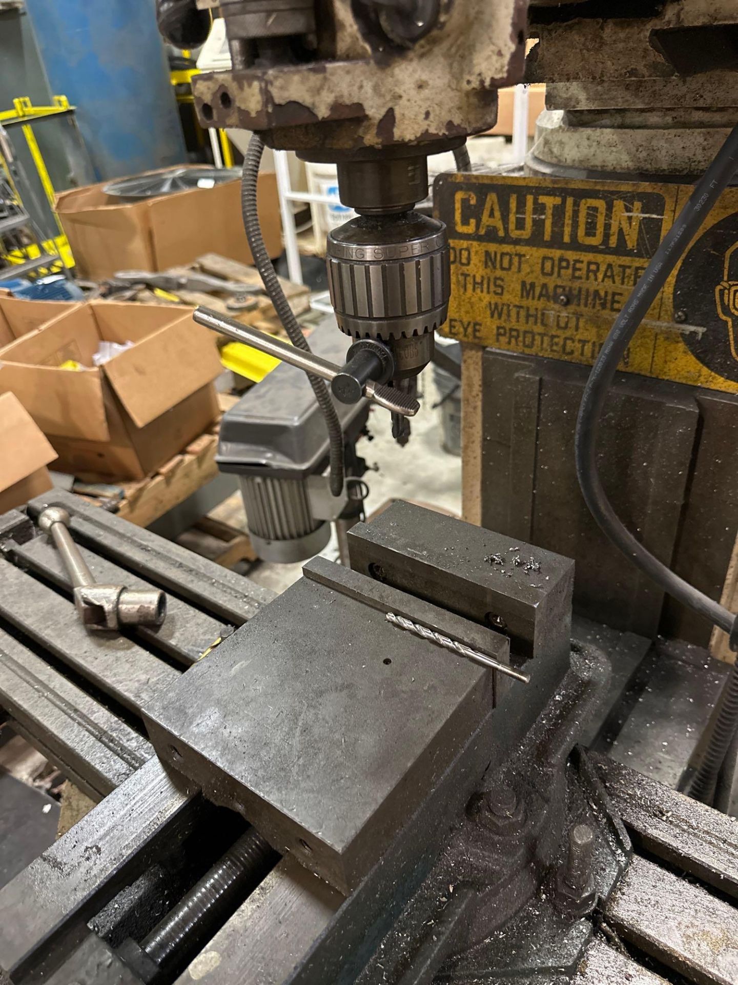 VECTRAX MODEL GS16V VERTICAL KNEE MILLING MACHINE W/ DRO - Image 4 of 6