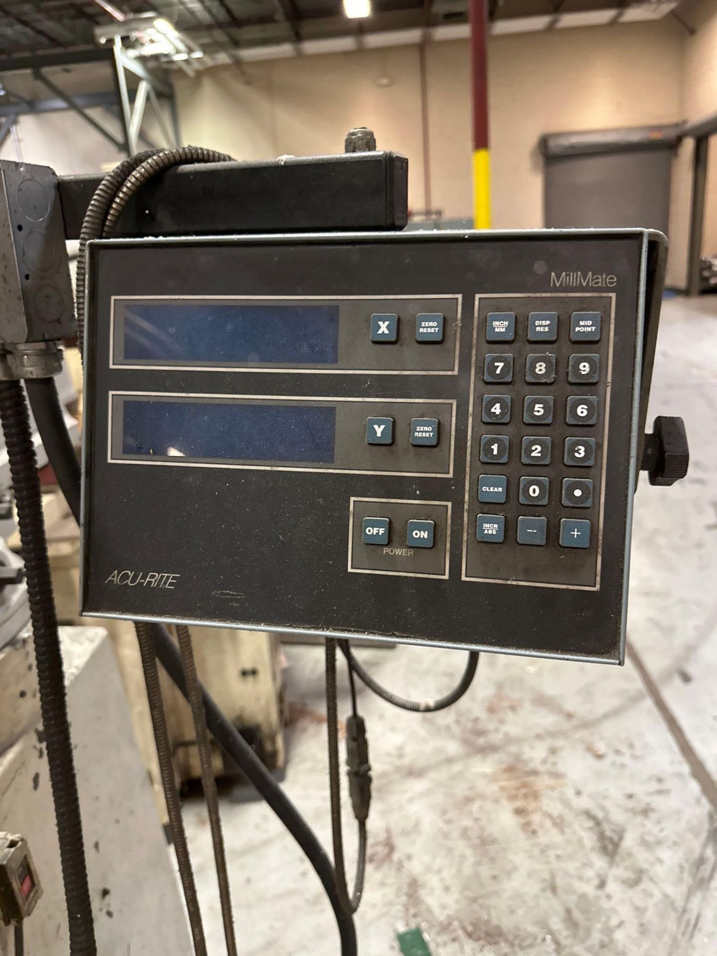 VECTRAX MODEL GS16V VERTICAL KNEE MILLING MACHINE W/ DRO - Image 3 of 6
