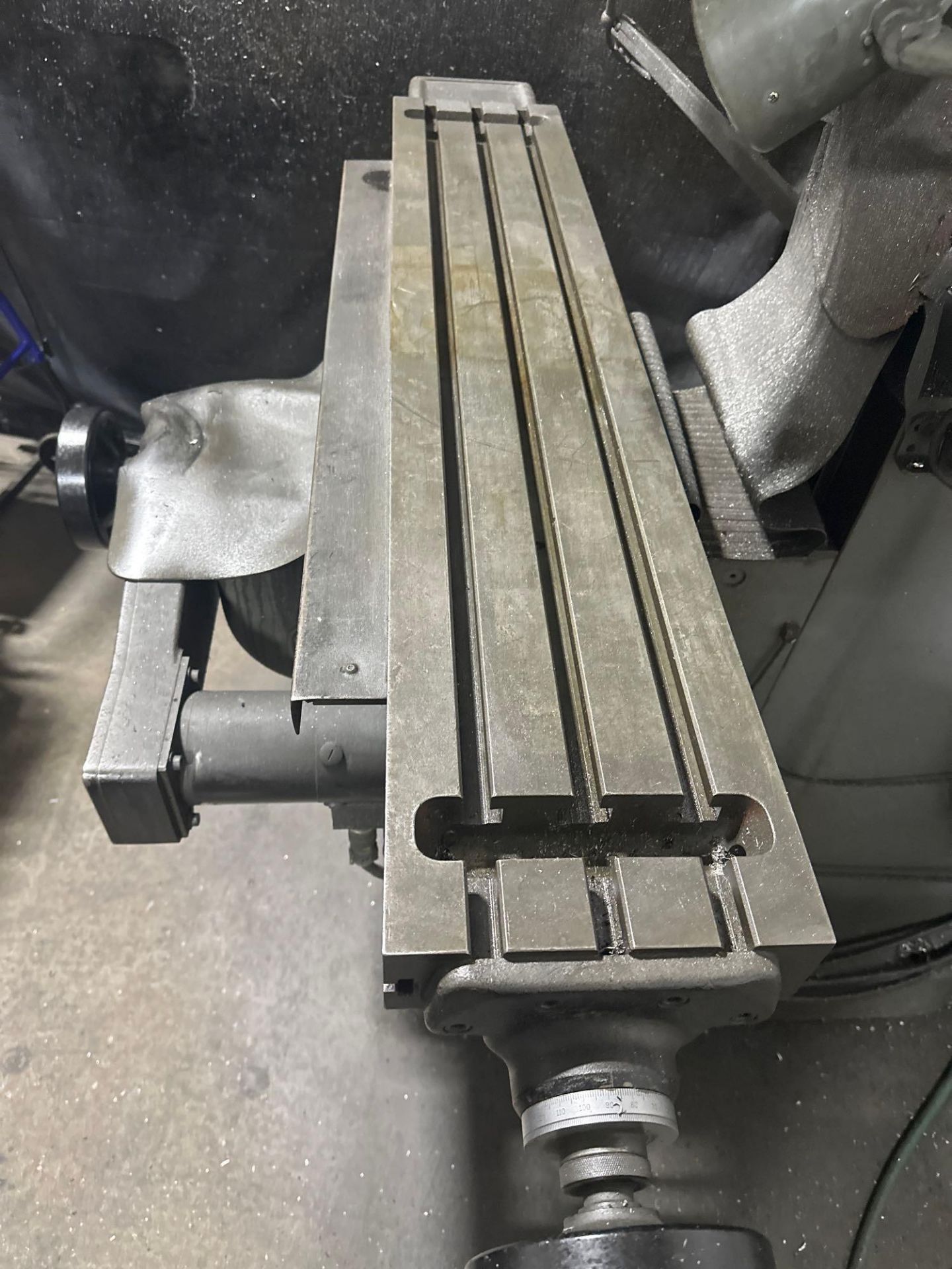 BRIDGEPORT KNEE MILL WITH POWER DRAWBAR, DRO - Image 9 of 10