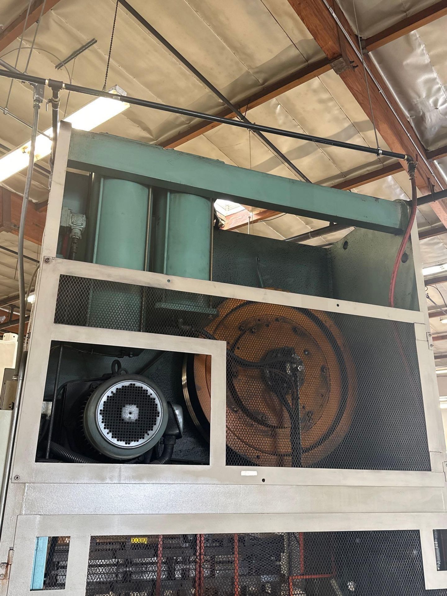 CLEARING SEYI SN2-220 220 TON GAP FRAME DOUBLE CRANK PRESS, COIL STRAIGHTENER & REEL INCLUDED; 1998 - Image 20 of 34