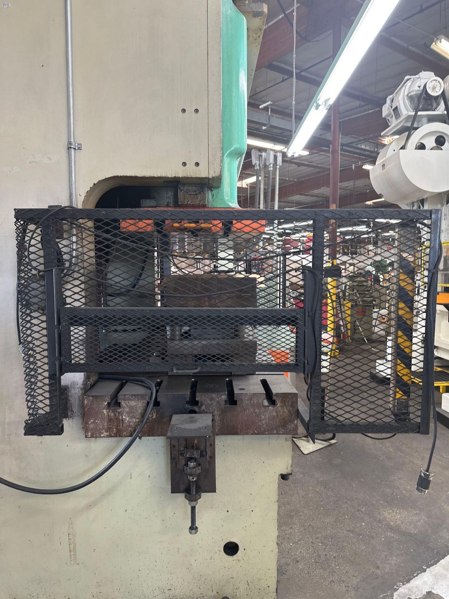 CLEARING SEYI SN2-220 220 TON GAP FRAME DOUBLE CRANK PRESS, COIL STRAIGHTENER & REEL INCLUDED; 1998 - Image 18 of 34